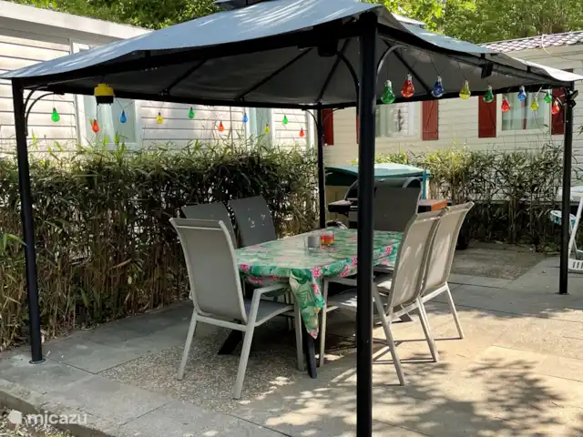 mobil home / caravana en Francia, Hérault, Cap d'Agde – Amplia casa móvil Les Sables d'Or Terraza con gran carpa para fiestas, también se puede cerrar con cremallera