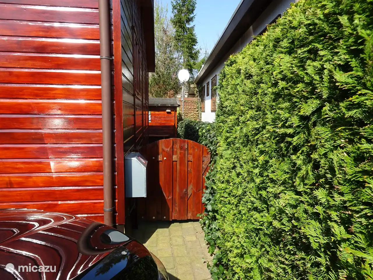 Auch wenn Sie Ihre Fahrräder aufladen möchten, können Sie über ein Tor auf die Rückseite gelangen