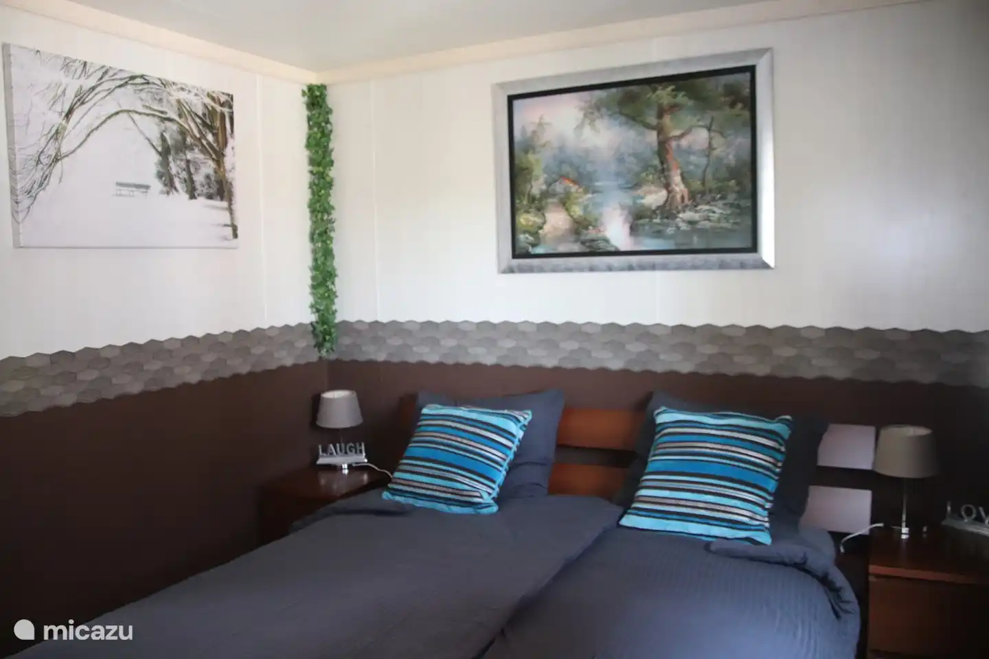 Das zweite Schlafzimmer verfügt ebenfalls über ein 1-Meter-Bett