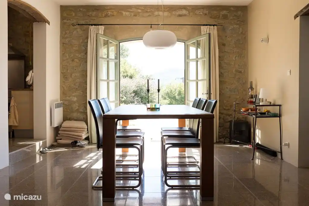 Das Esszimmer, Tisch für 8 Personen