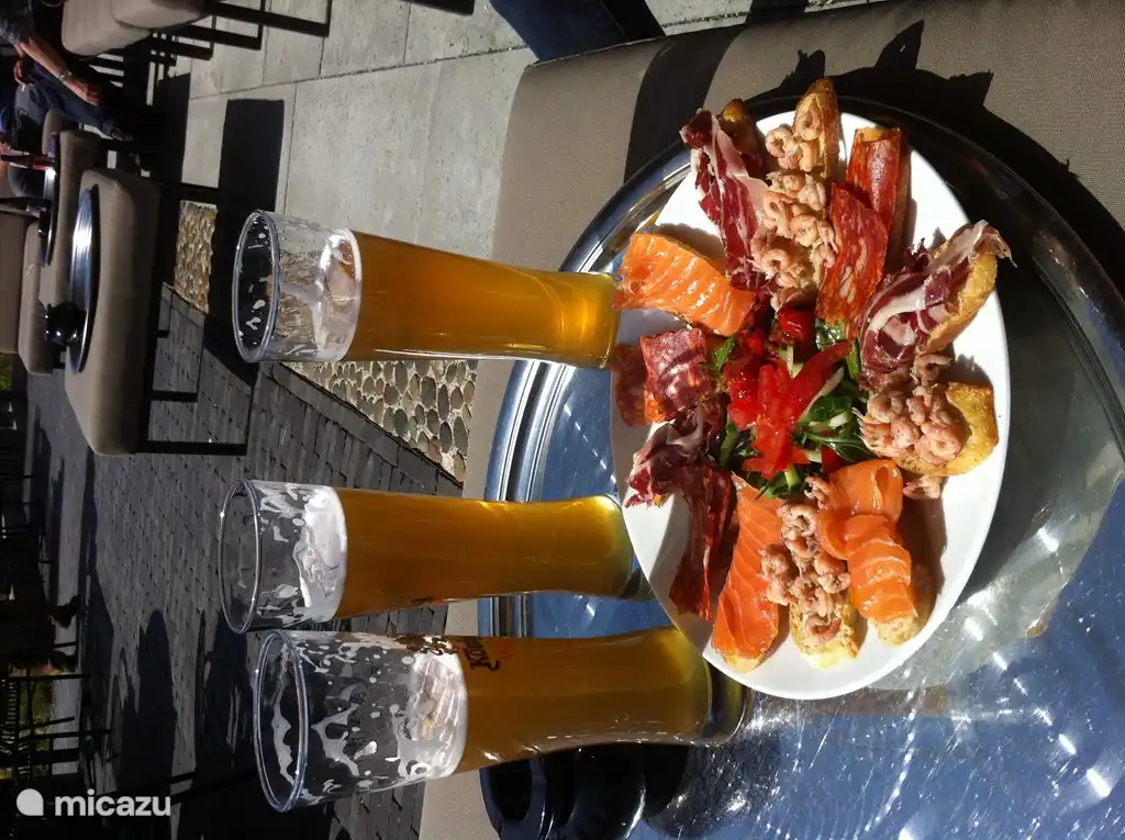 Et bien sûr, les délicieuses tapas peuvent être trouvées ici.