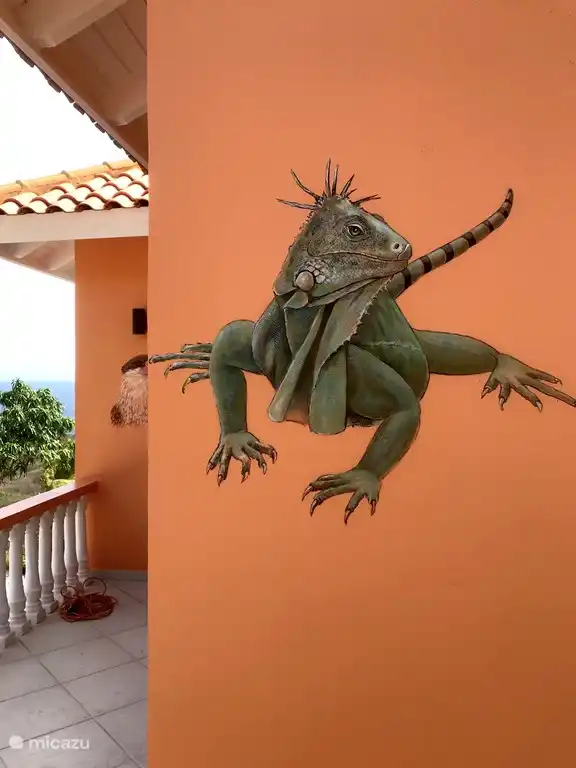 Die Villa verfügt über verschiedene Wandgemälde, darunter auch die eines Leguans