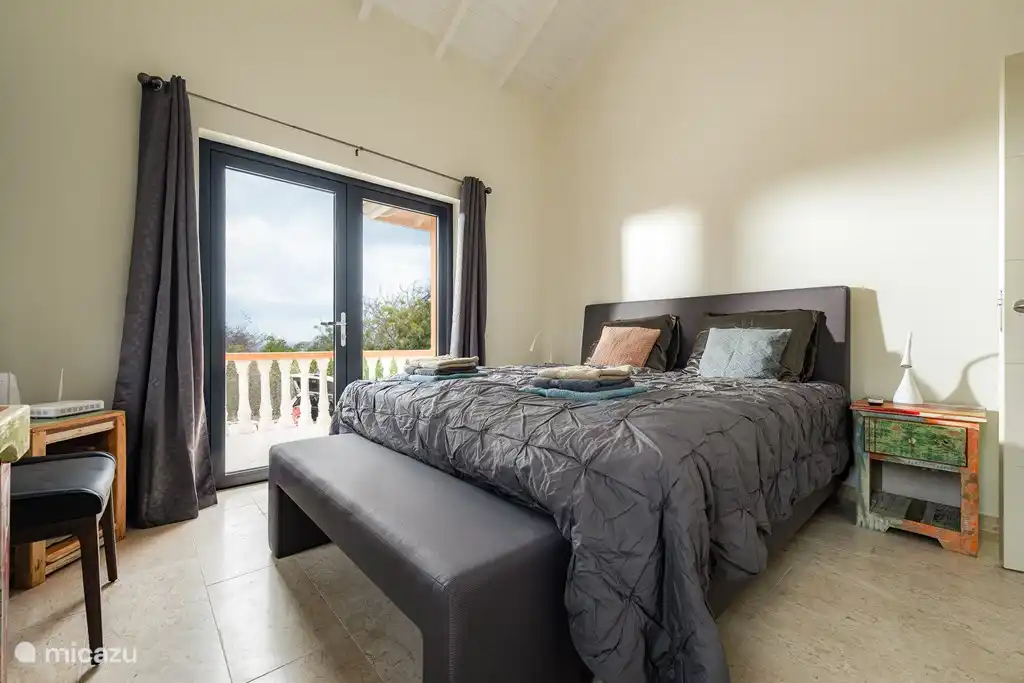 Schlafzimmer 2 mit Kingsize-Bett 180x210 Badezimmer