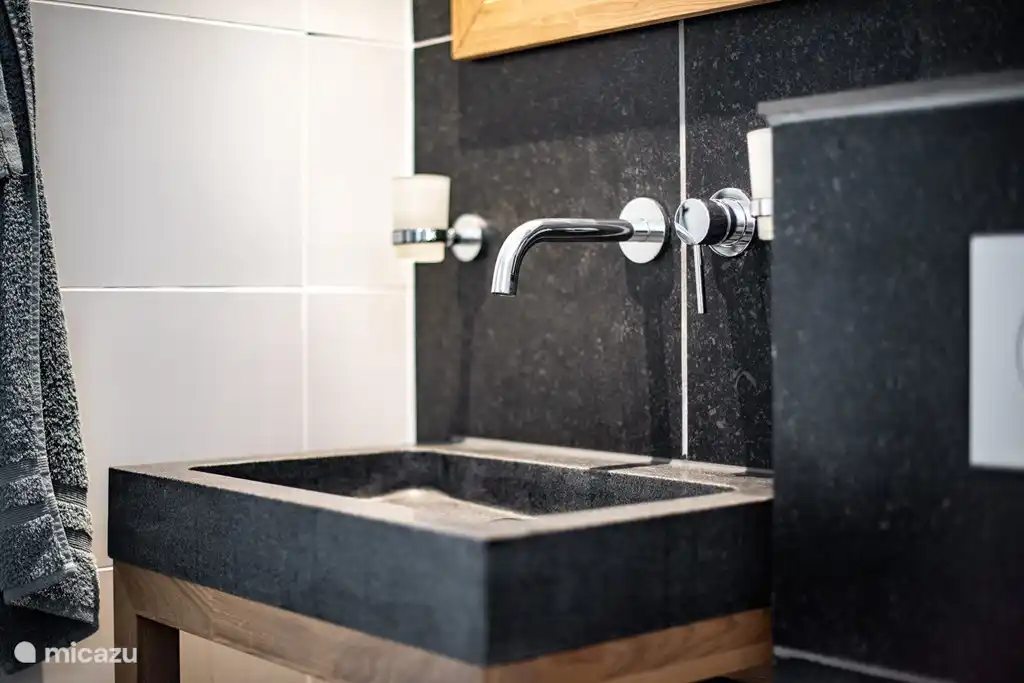 Die Badezimmer 2, 3 und 4 sind identisch gestaltet