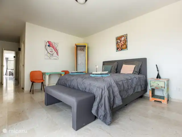Villa Trupial huren in Curaçao, Banda Abou (west), Coral Estate, Rif St.Marie - villa Slaapkamer 3 ,  kingsize bed 180x200, en een 1 persoons bed 90x200, openslaande deuren naar een terras