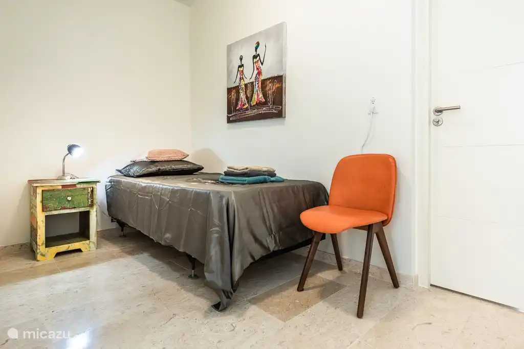 Ein Einzelbett in Nischen in den Schlafzimmern 3 und 4