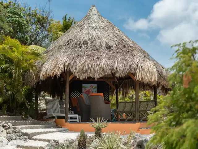 Villa Trupial huren in Curaçao, Banda Abou (west), Coral Estate, Rif St.Marie - villa Palapa in de tuin, met verlichting