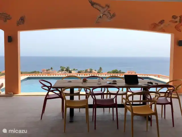 Villa Trupial huren in Curaçao, Banda Abou (west), Coral Estate, Rif St.Marie - villa De grote porch met zwembad en uitzicht over de Carribische zee