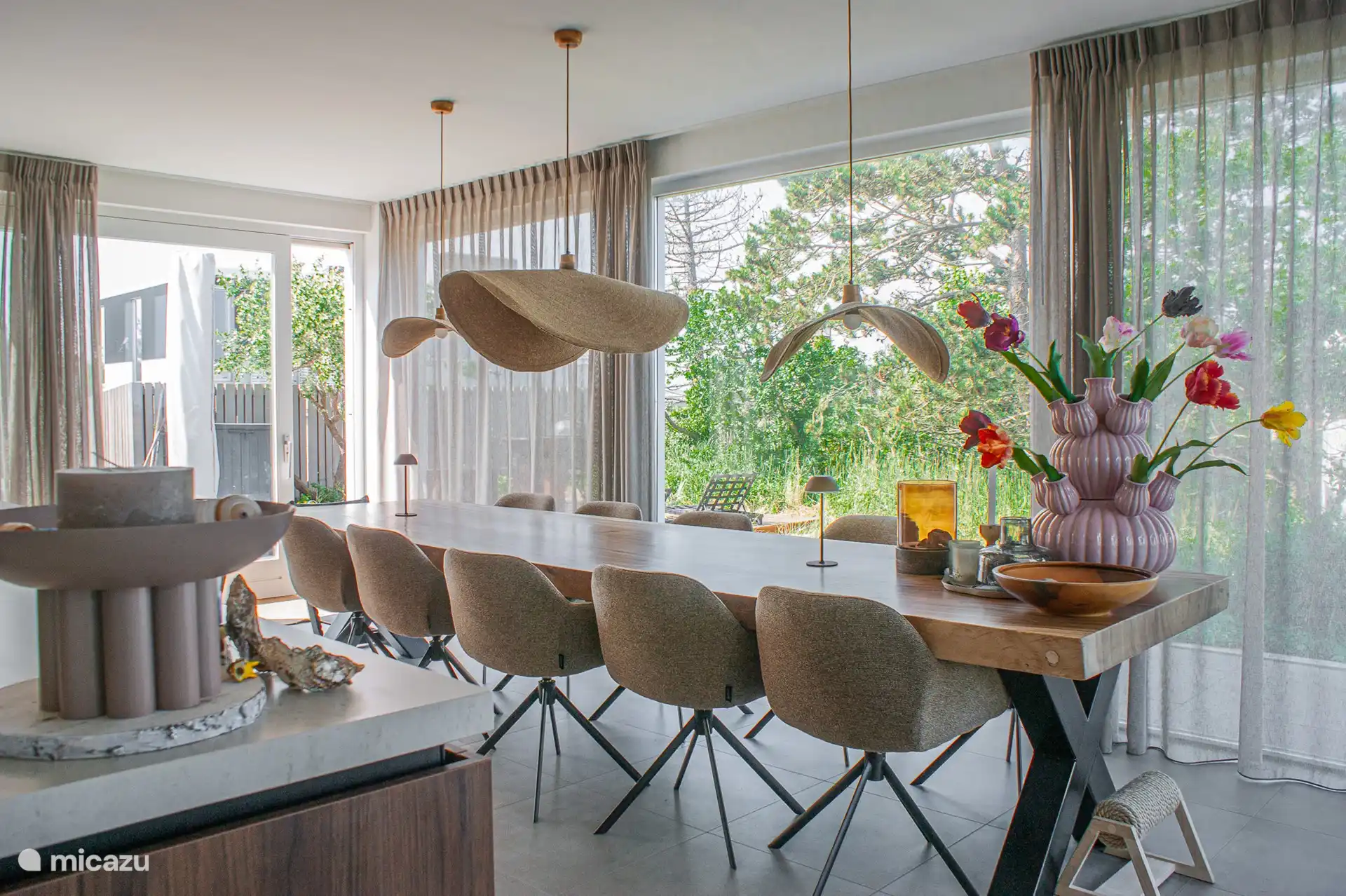 On the ground floor you will find a large dining table, including high chair. Plenty of room for the whole family or a nice dinner with friends.