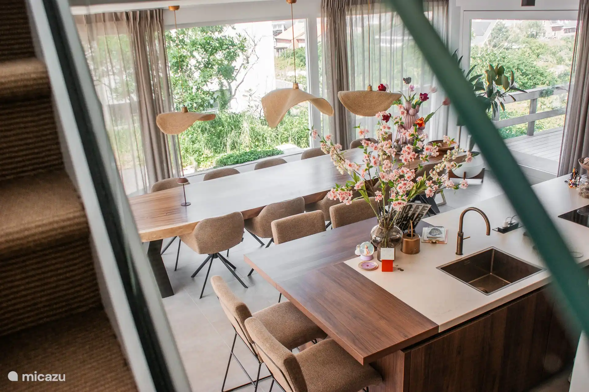 On the ground floor you will find a large dining table, including high chair. Plenty of room for the whole family or a nice dinner with friends.