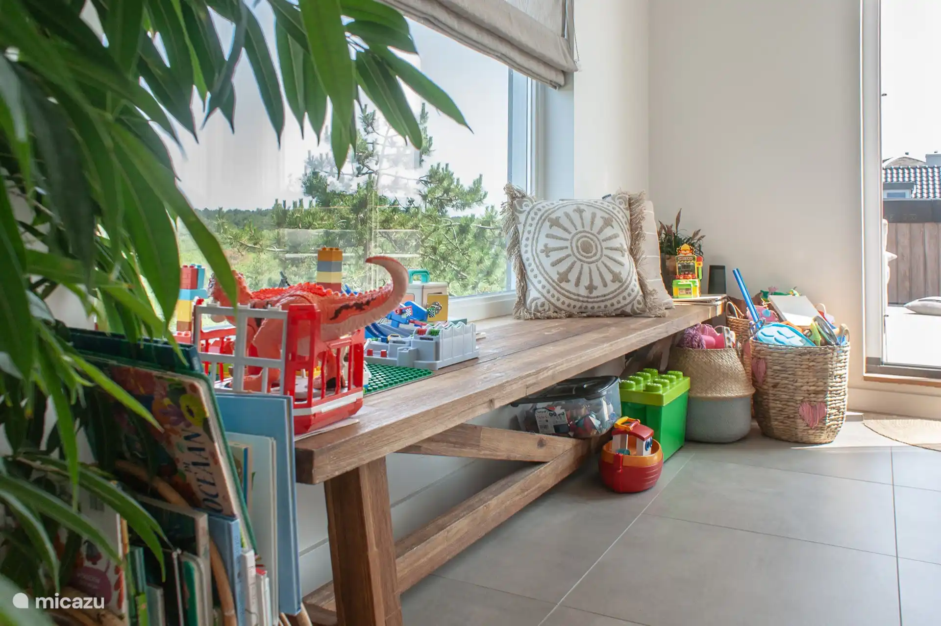 Also ideal for families with children. There are nice play areas and cozy corners to discover.