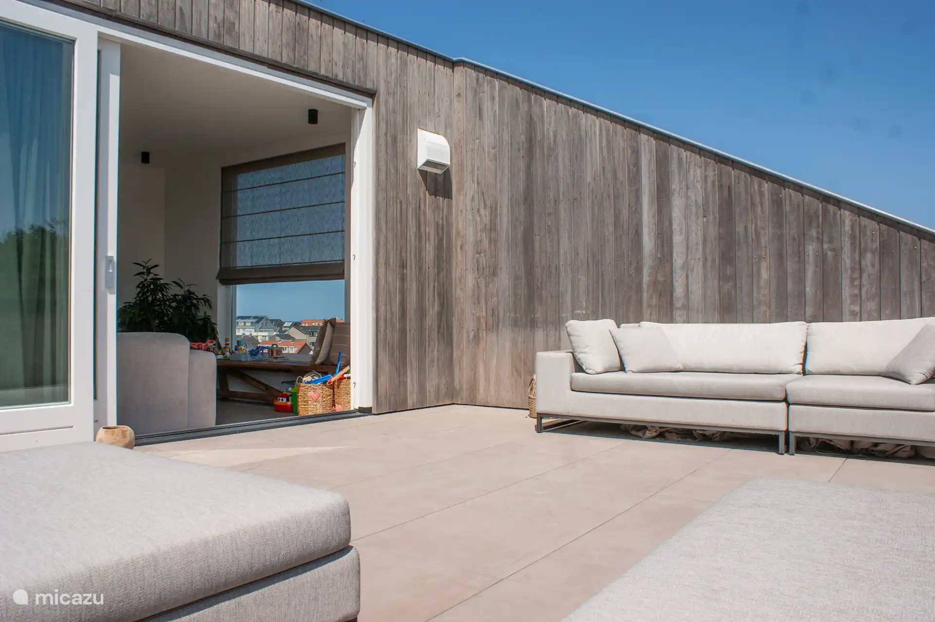Sunny and spacious terrace with a wide view over the dunes and the surrounding forest. A perfect place to relax in peace and nature.