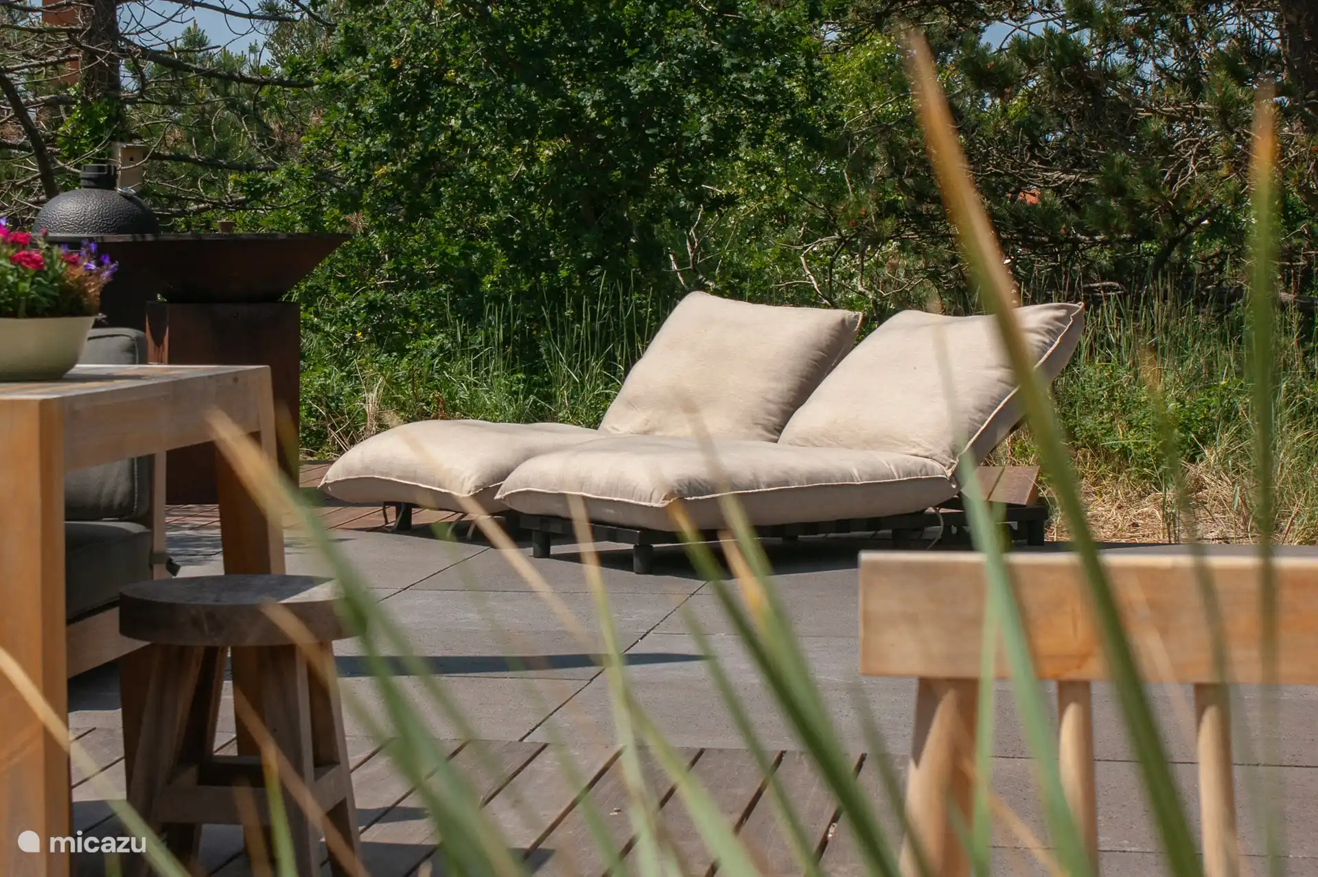 On the terrace there are comfortable sun loungers with soft cushions.