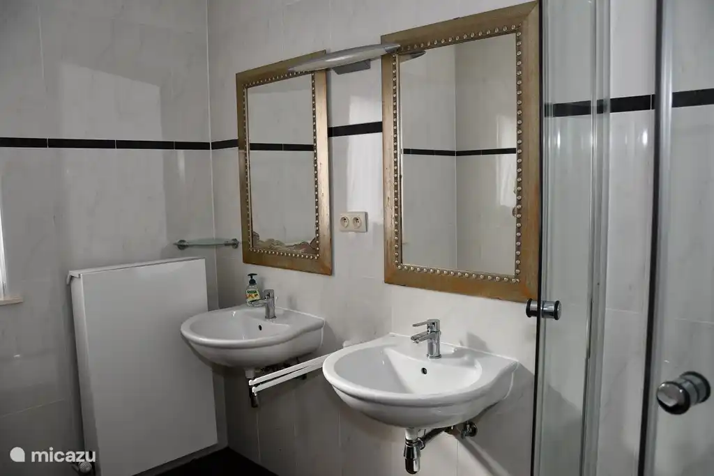 cuarto de ba&#241;o lavabo doble