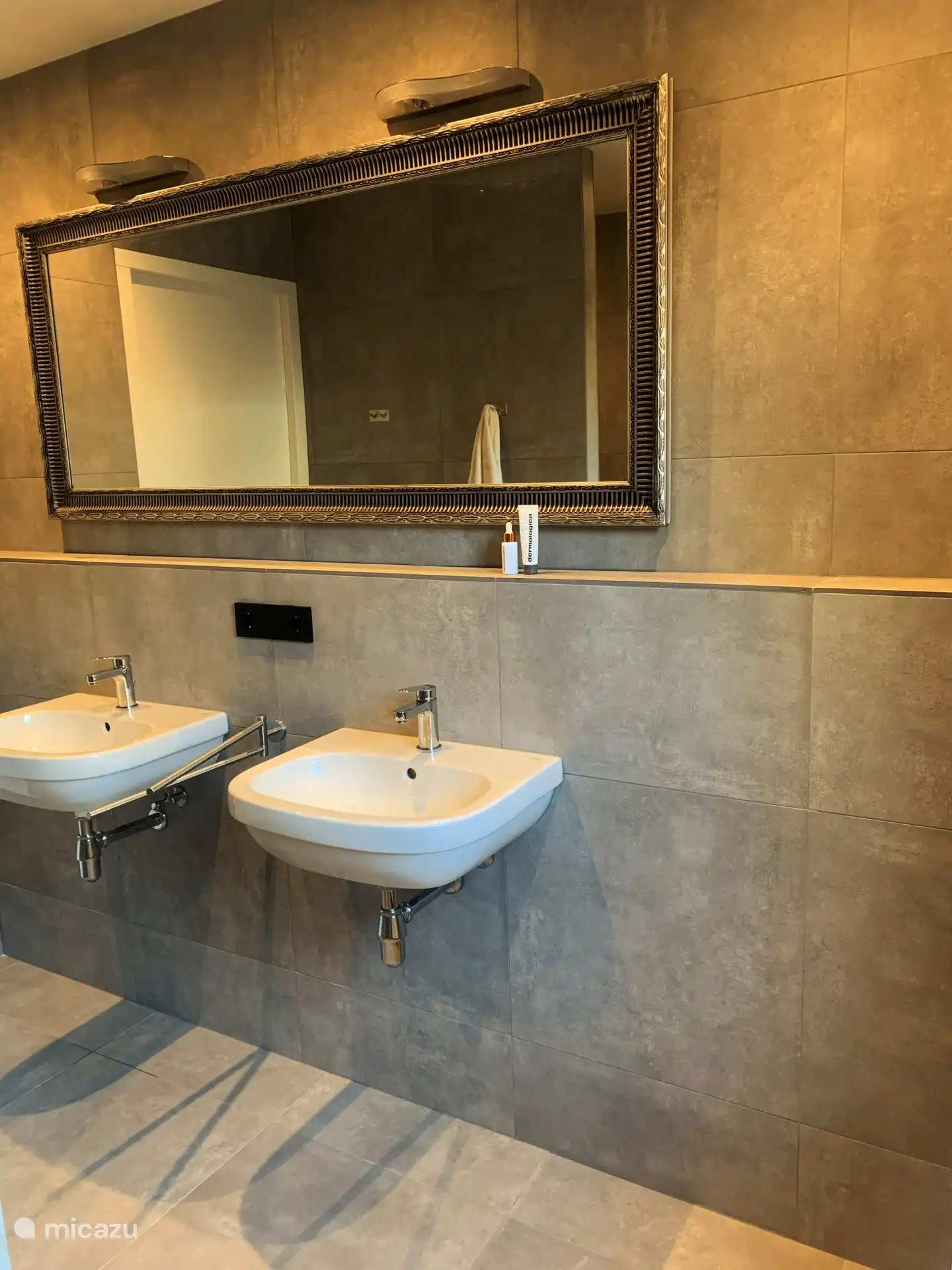 Segundo ba&#241;o en el segundo piso de la casa.