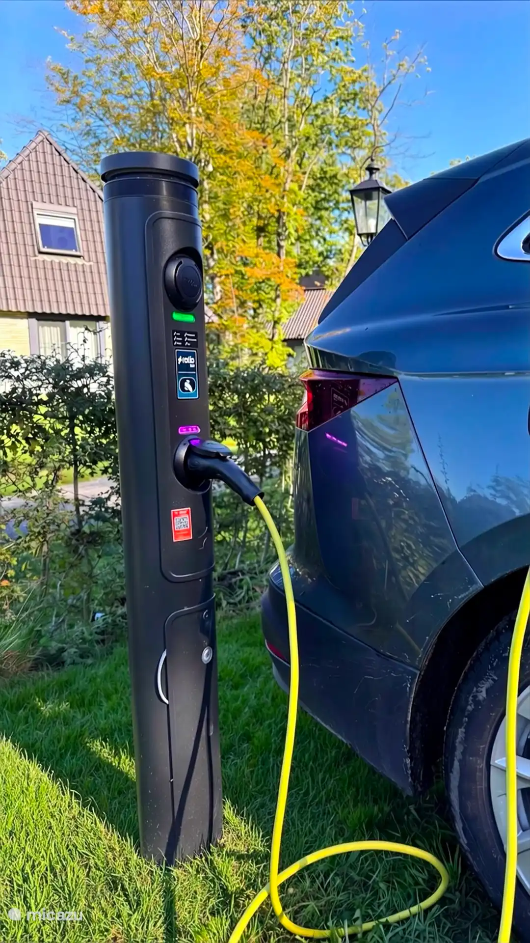 Op korte afstand van de vakantiewoning zijn meerdere laadplekken voor elektrische auto's beschikbaar.