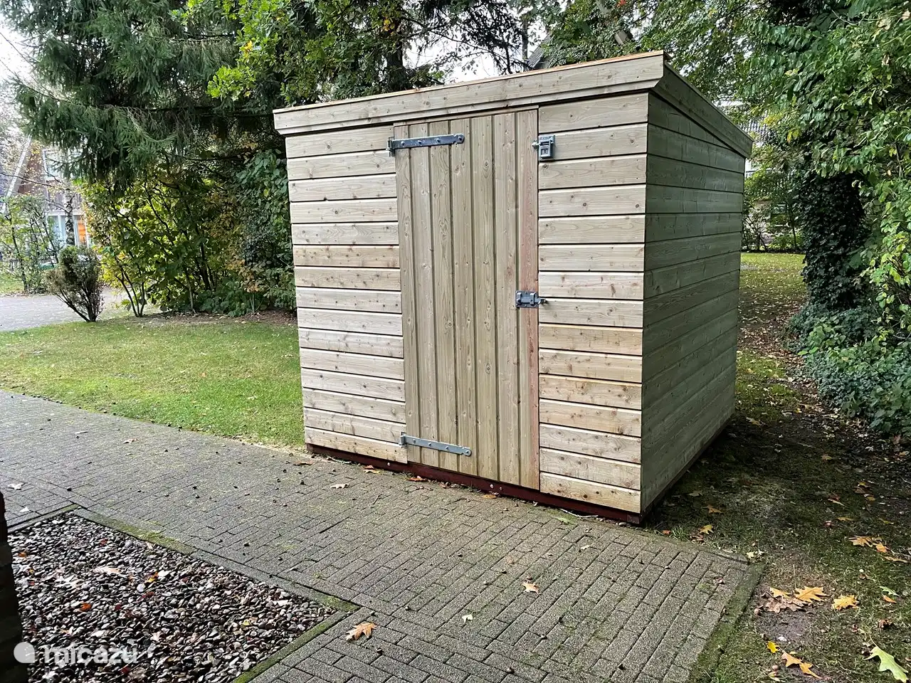Right next to the house is a small shed where bicycles can be stored.