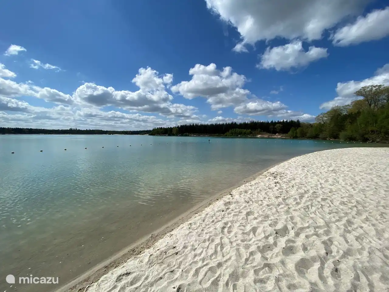 A little paradise located a little further from Borgervilla: 't Nije Hemelriek in the Staatsbossen near Gasselte. The former sand extraction site is known for the beautiful clear blue water and the snow-white sand.