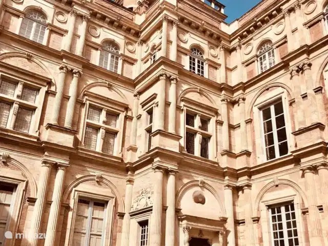 Chateau Gites Escudes en Francia, Tarn-et-Garonne, Vigueron - casa de campo / castillo Toulouse durante un paseo en bicicleta por la ciudad.