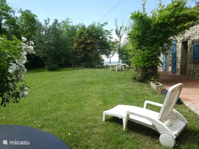 Conciergerie | France, Gers, Mauroux - gîte / cottage le magnifique grand jardin et la terrasse