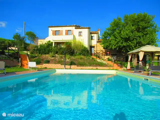 Casa dei sogni d'oro-app. Palazzo | Italie, Marche, Arcevia - appartement Vue de la casa depuis la piscine