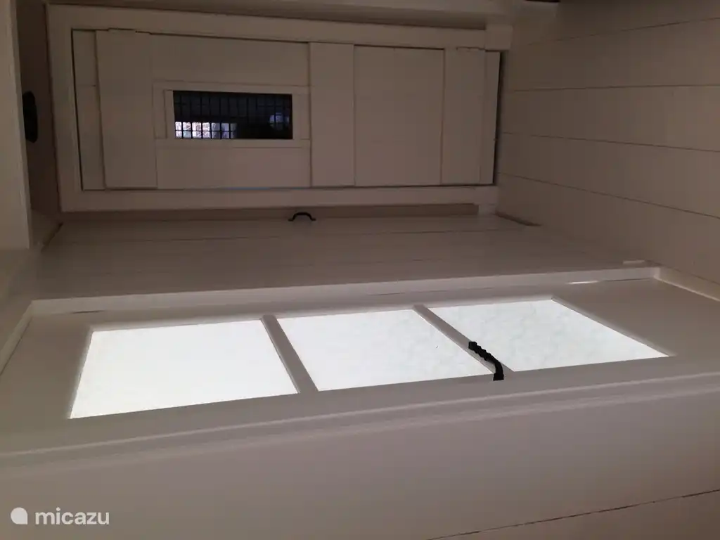 gangetje 1 etage naar slaapkamer en toilet 