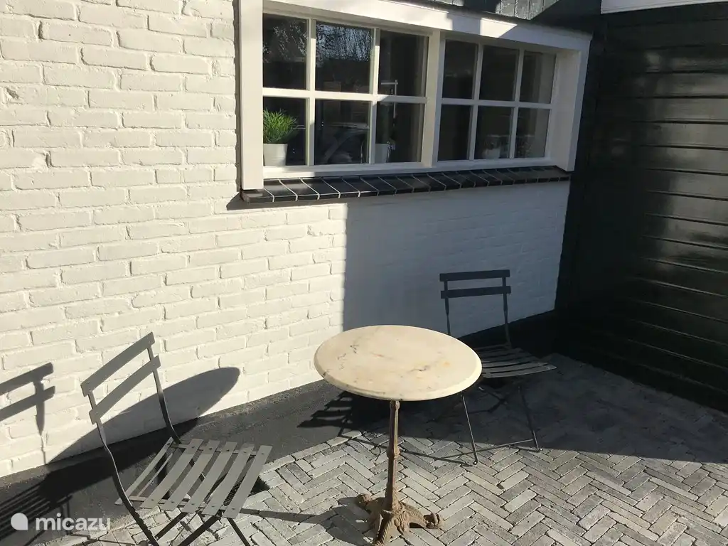 zitje achter ons huis