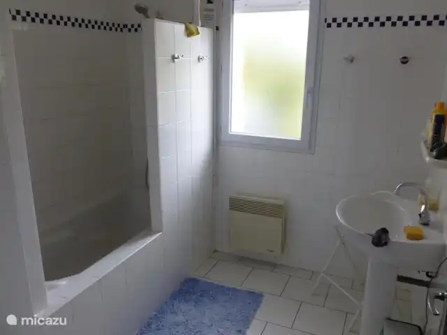 Wajut en Francia, Dordoña, Saint-Julien-De-Lampon - casa vacacional baño abajo