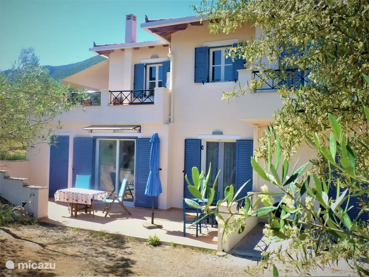 L'appartement du bas avec terrasse ombragée.