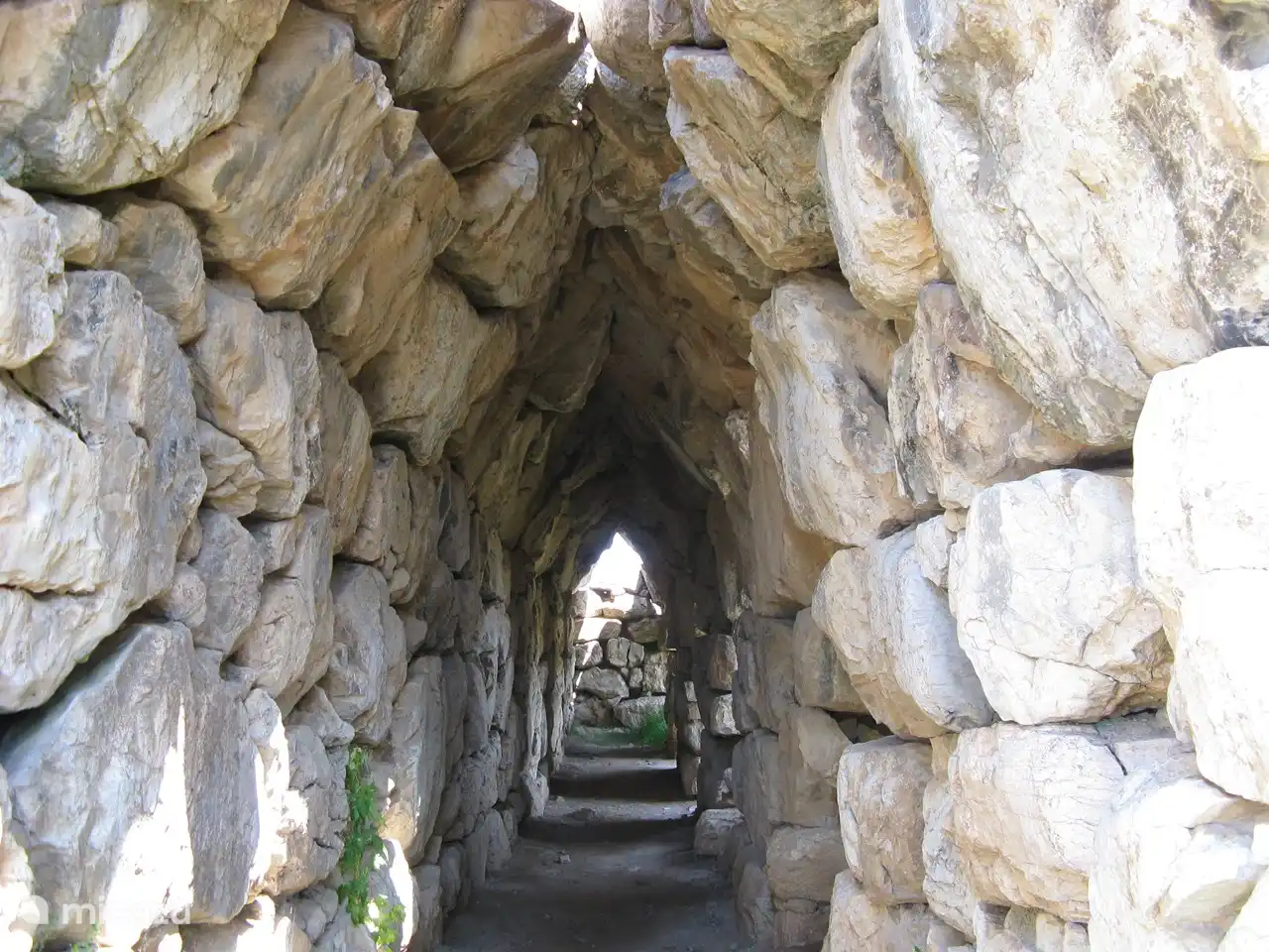 Thyrins, avec son architecture cyclopéenne. Près de Nauplie. Il y a plus debout ici qu'à Mycènes. En partie restauré. Expression intéressante