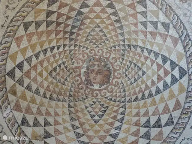 Grèce divine - App. Haut de page | Grèce, Péloponnèse, Archaia Epidavros - maison de vacances De belles mosaïques romaines peuvent être trouvées dans le musée d'Archea Korinthos