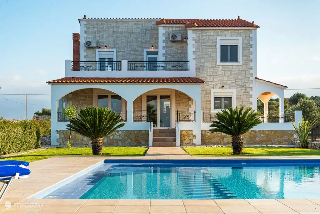 Rent Villa between Vamos and Kalives in Fyssaeri, Crete. Micazu