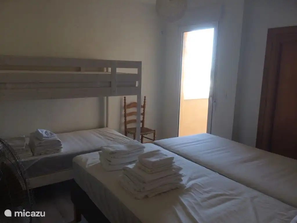 bedroom 2 (1 bunk bed and 2 single beds)