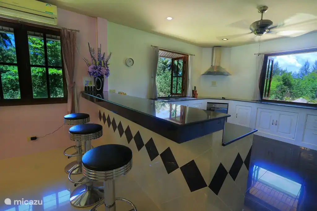 Frühstücksbar & voll ausgestattete Küche