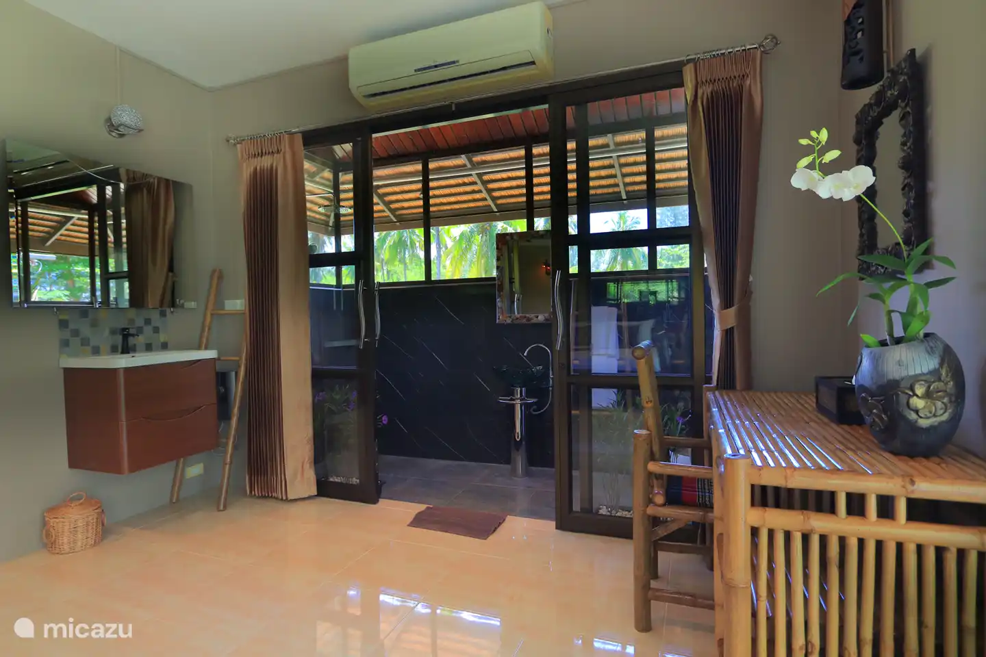 Semi-Outdoor-Badezimmer