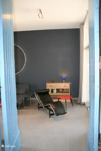 De oude charmante stallingsdeur