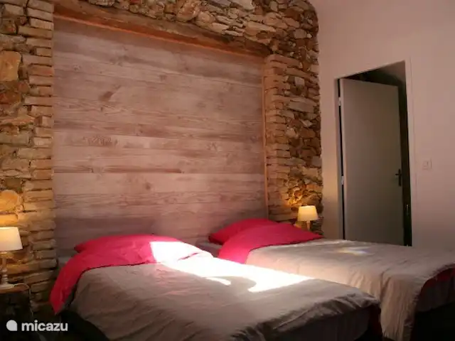 Castillo Portos en el sur de Francia en Francia, Tarn, Cahuzac - casa vacacional Dormitorio 4 con dos camas separadas, que se pueden combinar en una cama doble