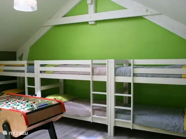 Castillo Portos en el sur de Francia en Francia, Tarn, Cahuzac - casa vacacional Dormitorio 5 con tres literas, ideal para 6 niños