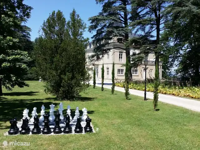 Castillo Portos en el sur de Francia en Francia, Tarn, Cahuzac - casa vacacional Ajedrez con vistas al castillo
