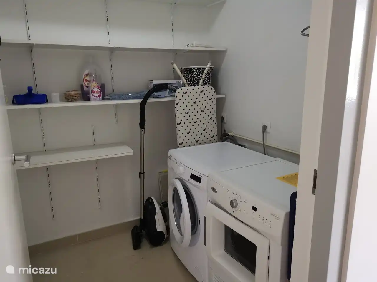 laundry room with washing machine and dryer.