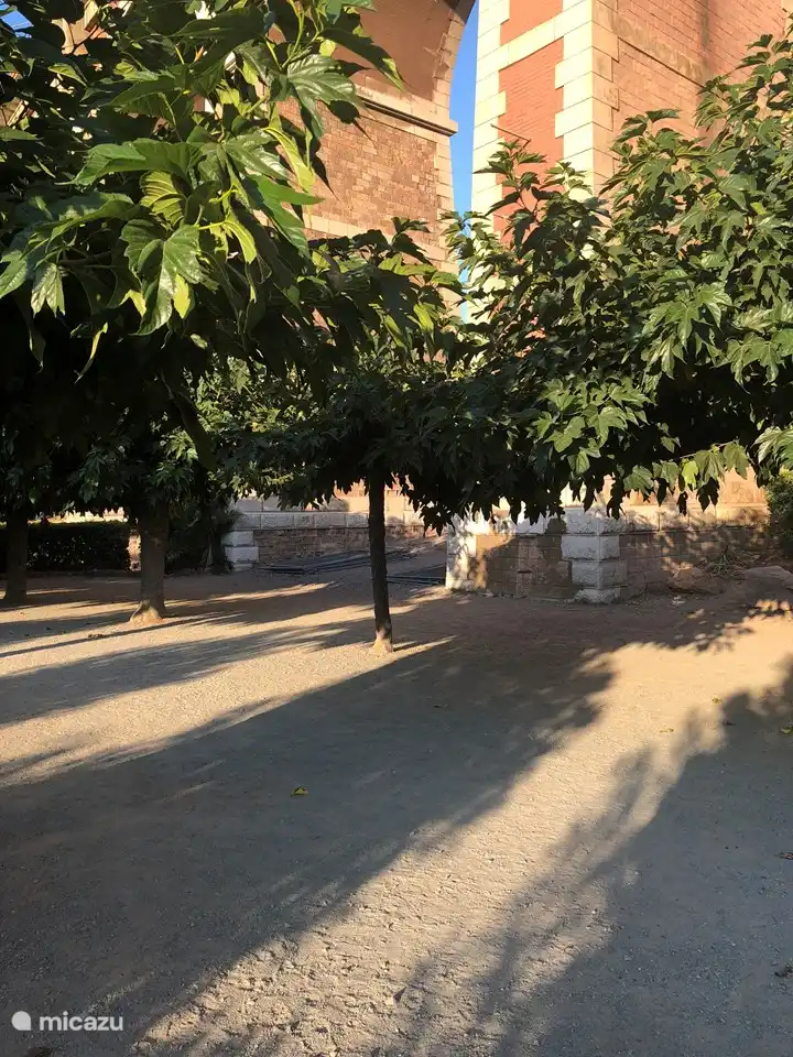 Jeu de boules baan onder viaduct 