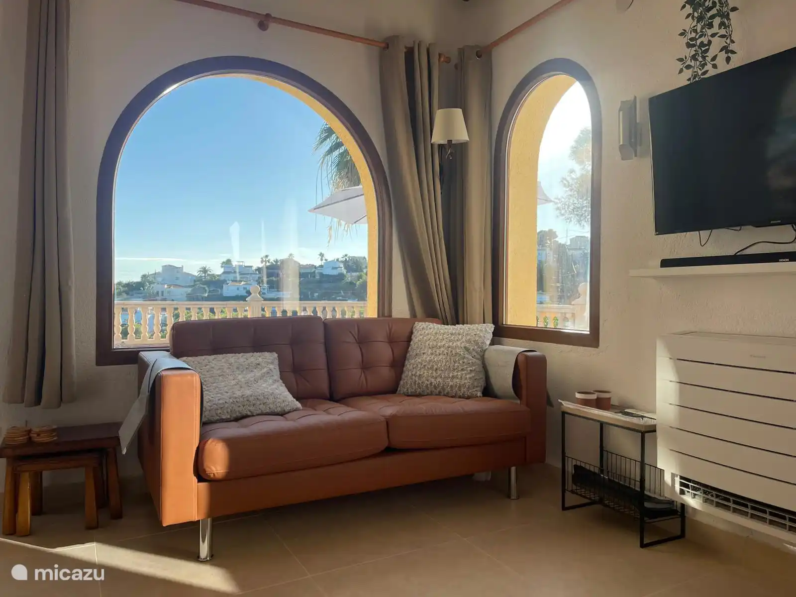 TV avec toutes les chaînes néerlandaises, l’application Netflix, la barre de son, etc. Climatiseur au sol avec chauffage radiant (idéal pour l’hiver), 