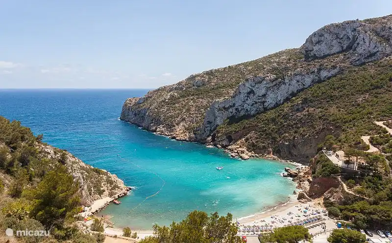 La plage de La Granadella est accessible en 5 minutes. Belle et calme plage avec une baie abritée où vous pourrez plonger et plonger parfaitement.