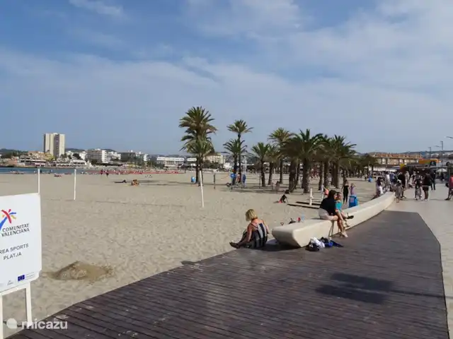 Vista Brillante avec une vue dégagée | Espagne, Costa Blanca, Jávea - villa Il y a toujours de la place sur la grande plage de sable pour se détendre ou faire une partie de beach-volley.