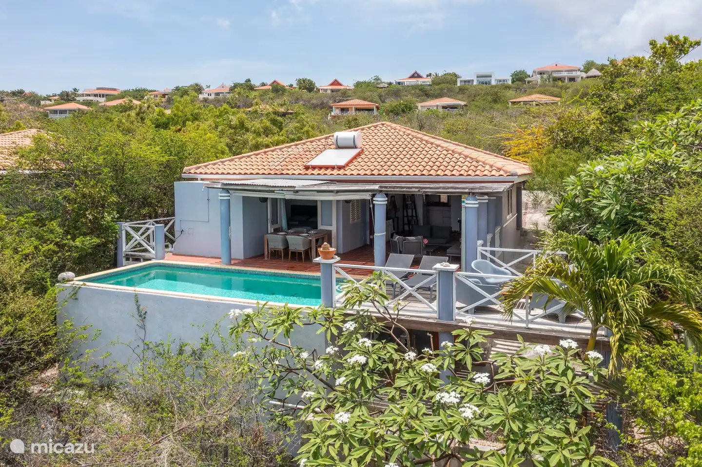 Vue de la villa par drone