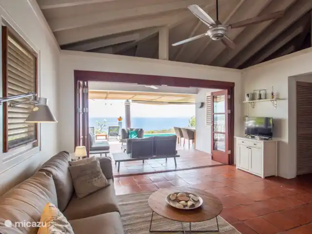 Villa Coral Breeze huren in Curaçao, Banda Abou (west), Coral Estate, Rif St.Marie - villa Woonkamer met openslaande deuren, zeezicht