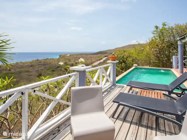 Villa Coral Breeze huren in Curaçao, Banda Abou (west), Coral Estate, Rif St.Marie - villa Pooldeck en zitje met zeezicht
