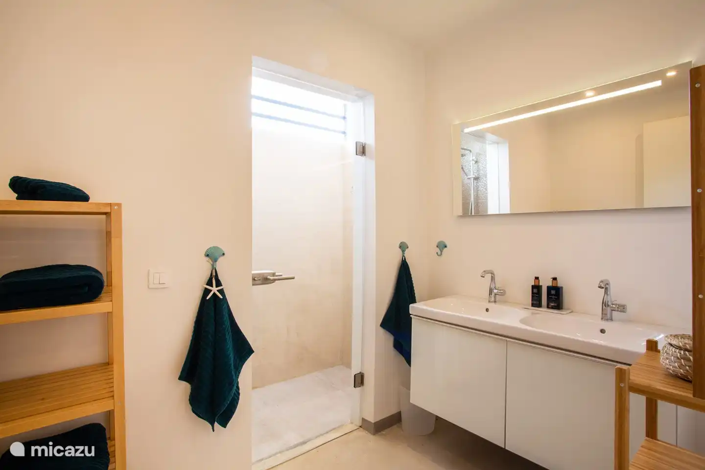 Salle de bain au rez-de-chaussée