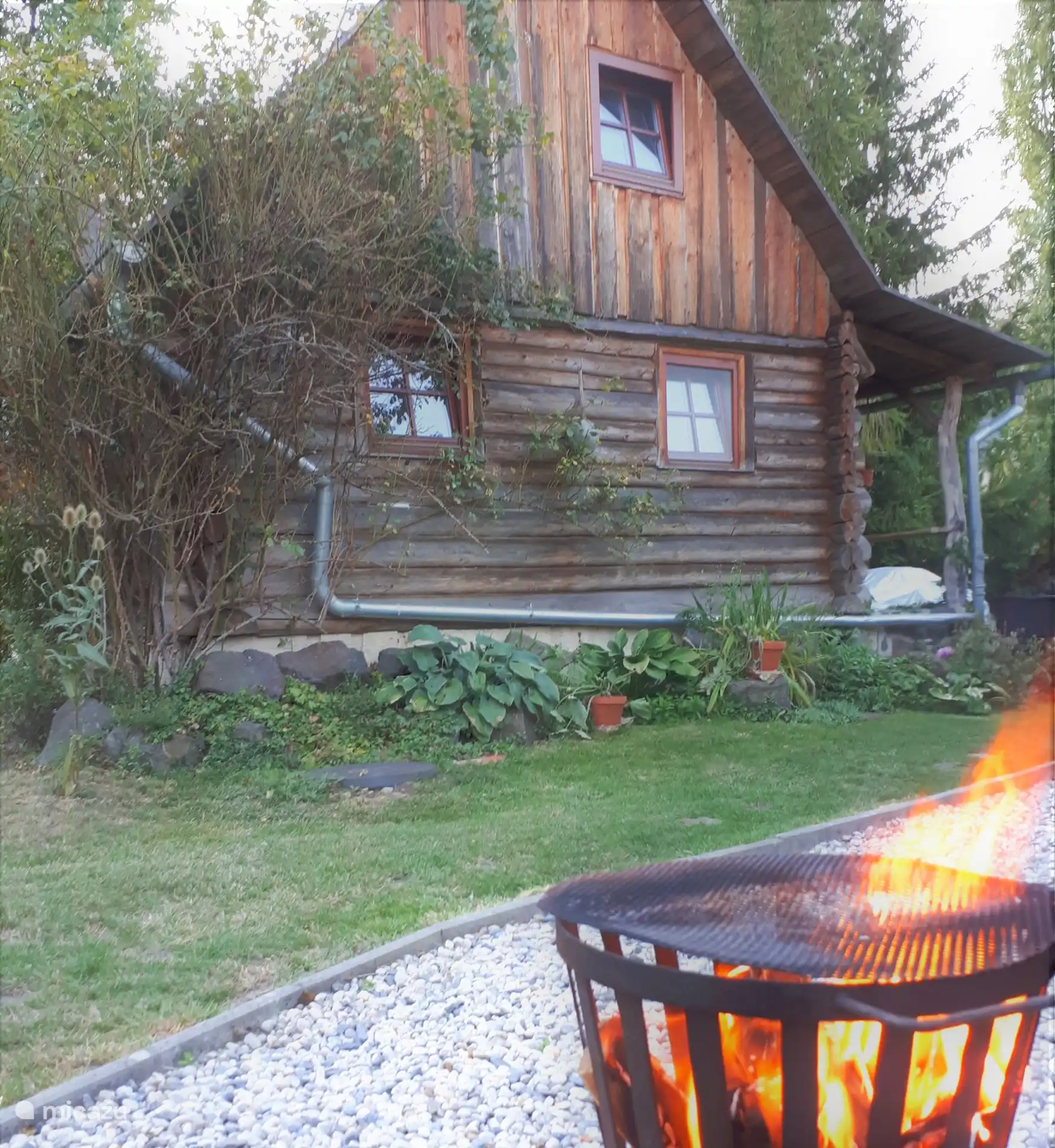 Cabaña de madera desde la terraza