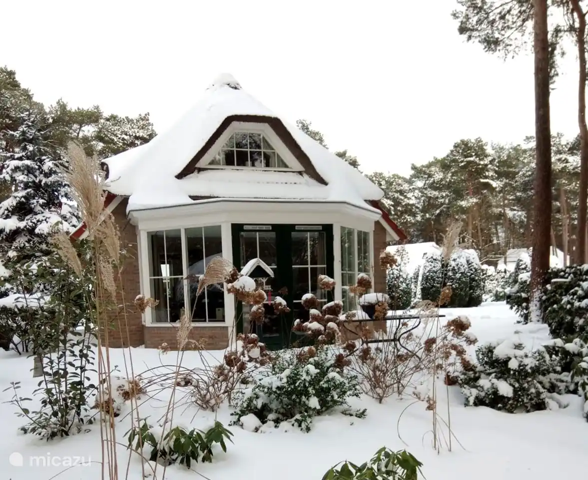 Haus Beerze im Schnee